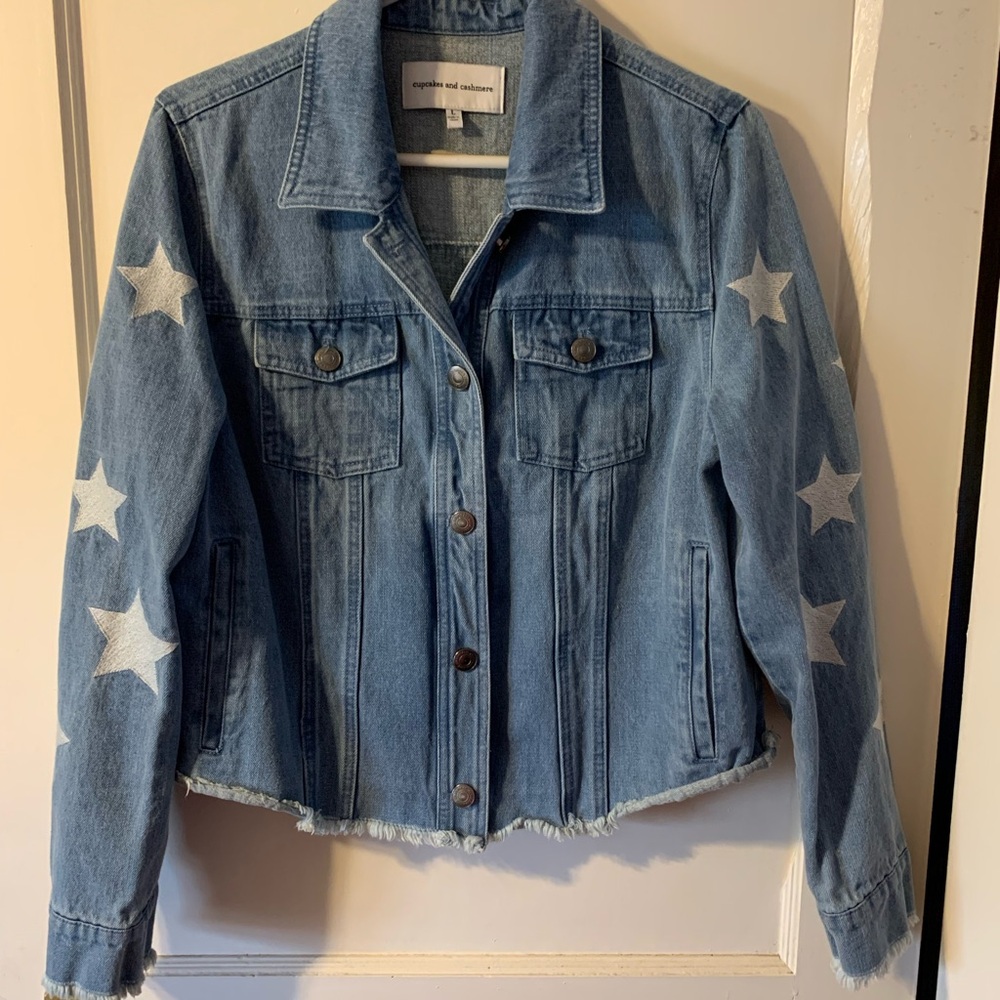 Jean jacket with embroidered stars. Cupcakes and Cashmere. size Large